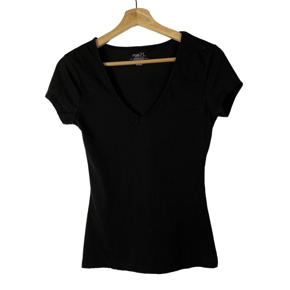 Rue 21 Black Ribbed V-Neck Short Sleeve Fitted Tee S‎